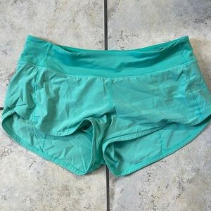 Lululemon speed up low rise 2.5 inch shorts